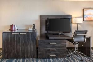 TV a/nebo společenská místnost v ubytování Best Western Plus North Las Vegas Inn & Suites