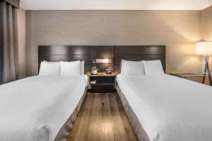 Postel nebo postele na pokoji v ubytování Best Western Plus North Las Vegas Inn & Suites