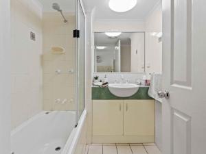 Gallery image of Apartment on the Esplanade in Hervey Bay +7 photos