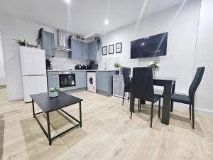 a kitchen and dining room with a table and chairs at GDY1 - The Green Dragon Apartment in London +10 photos