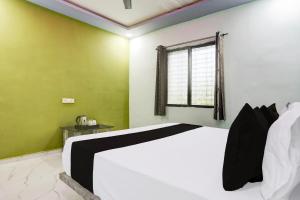 Una cama o camas en una habitación de Hotel O Dream Stay