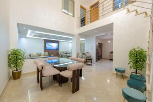 a living room with a table and chairs at Charming City Getaway in Marrakech