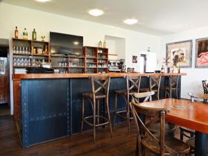 Lounge nebo bar v ubytování Vlčí Jámy