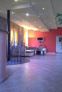 a lobby with red walls and couches and a tv at B&B Morena in Labin
