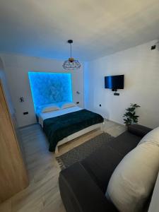 Postel nebo postele na pokoji v ubytování Apartments by the sea Trpanj, Peljesac - 16004