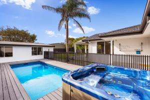 Πισίνα στο ή κοντά στο Marco Polo in Blairgowrie with Heated Pool and Spa