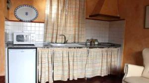 Kuchyňa alebo kuchynka v ubytovaní Casas Rurales Cortijo la Cañada