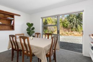 Fotografie z fotogalerie ubytování Waitorupai Retreat 1 - Sandy Bay Holiday Home v destinaci Whangarei + 9 fotografií