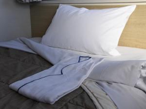 Postel nebo postele na pokoji v ubytování Silk Hotel