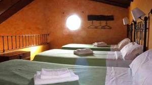 Posteľ alebo postele v izbe v ubytovaní Casas Rurales Cortijo la Cañada