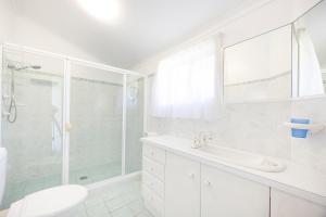 Ένα μπάνιο στο Castaway on King George +14 φωτογραφίες