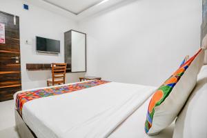 Postel nebo postele na pokoji v ubytování FabHotel Elvis Inn - Nr Mumbai International Airport