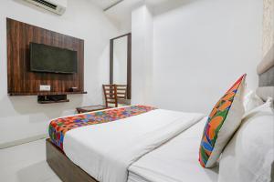 Postel nebo postele na pokoji v ubytování FabHotel Elvis Inn - Nr Mumbai International Airport