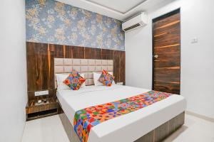 Postel nebo postele na pokoji v ubytování FabHotel Elvis Inn - Nr Mumbai International Airport