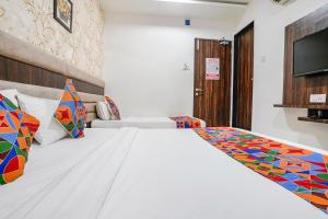 Postel nebo postele na pokoji v ubytování FabHotel Elvis Inn - Nr Mumbai International Airport