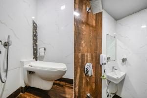 Koupelna v ubytování FabHotel Elvis Inn - Nr Mumbai International Airport