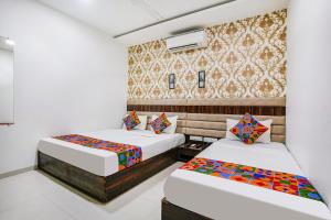Postel nebo postele na pokoji v ubytování FabHotel Elvis Inn - Nr Mumbai International Airport