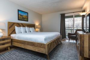 Voodi või voodid majutusasutuse Evergreen Lodge at Vail toas