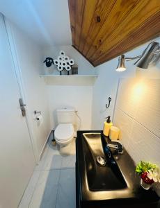 Ένα μπάνιο στο Charmant studio rénové et équipé +5 φωτογραφίες