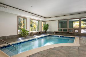 Bassein majutusasutuses Evergreen Lodge at Vail või selle lähedal
