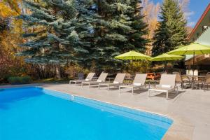 Bassein majutusasutuses Evergreen Lodge at Vail või selle lähedal