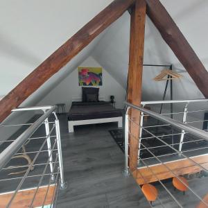 a attic room with a bench and a table at Stilvoll & Wohlfühlfaktor! in Nohfelden