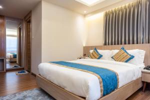 Letto o letti in una camera di Shuvatara Suites & Spa, Thamel