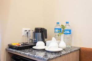 Set per la preparazione di tè e caffè presso Shuvatara Suites & Spa, Thamel