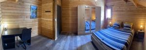 Una cama o camas en una habitación de Chalets Ti Dalons