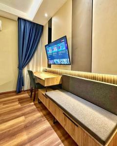 TV a/nebo společenská místnost v ubytování I-VISTA HOTEL + 16 fotografií