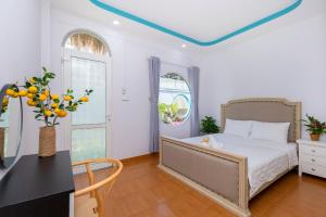 a bedroom with a bed and a table and a desk at Villa VTS - Gần Biển Thùy Vân - Free Karaoke in Vung Tau