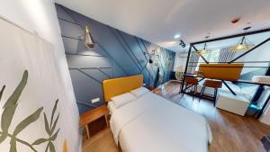 Postel nebo postele na pokoji v ubytování Sun Inns Hotel Subang