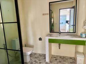 Ένα μπάνιο στο studio sunset