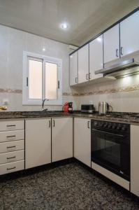 Una cocina o kitchenette en Apartamento al lado Del Mar