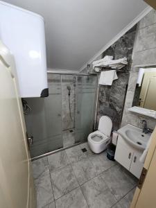 Ένα μπάνιο στο esa apartman 4