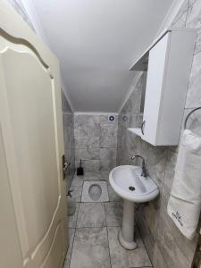 Ένα μπάνιο στο esa apartman 4