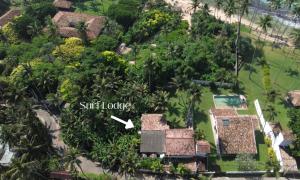 Vaade majutusasutusele Surf Lodge Madiha linnulennult