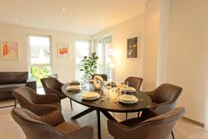 a dining room with a table and chairs at Bonnystay Rheinfelden - Haus mit Garten und zwei separaten Wohnungen in Karsau +50 photos