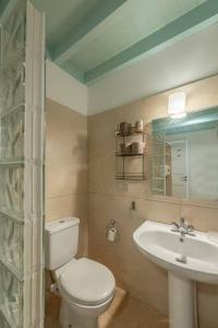 Ένα μπάνιο στο Luxury apartment on the Marina +19 φωτογραφίες