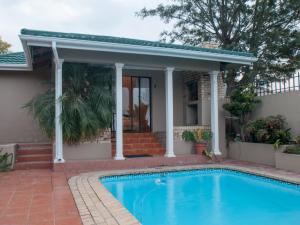 Kolam renang di atau dekat dengan The Comfort Zone - Mthatha