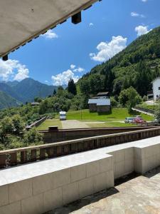 a train station with a view of a mountain at Baita vacanze Foppa in Rasura