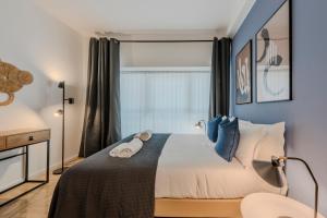 a bedroom with a bed and a window at Sweett - Mazzini in Milan