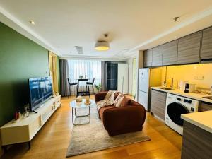 Kuchyň nebo kuchyňský kout v ubytování Shanghai Lerongju Boutique Apartment Metro Line 8 20meter