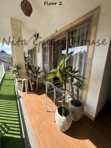 Balkón nebo terasa v ubytování Nita Guest House Bali