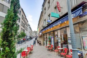 an empty street with tables and chairs in a city at T2 à 10min de Paris l Proche des Transports in Charenton-le-Pont