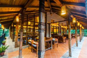 Restavracija oz. druge možnosti za prehrano v nastanitvi Banbas Resort, Chitwan
