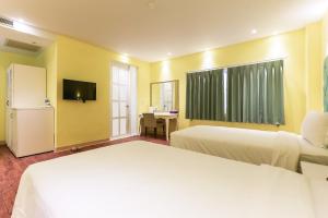 Ένα ή περισσότερα κρεβάτια σε δωμάτιο στο Lion King Hotel