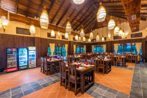 Restavracija oz. druge možnosti za prehrano v nastanitvi Banbas Resort, Chitwan