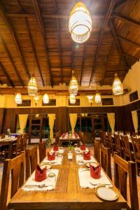 Restavracija oz. druge možnosti za prehrano v nastanitvi Banbas Resort, Chitwan