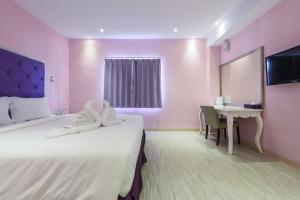 Ένα ή περισσότερα κρεβάτια σε δωμάτιο στο Lion King Hotel